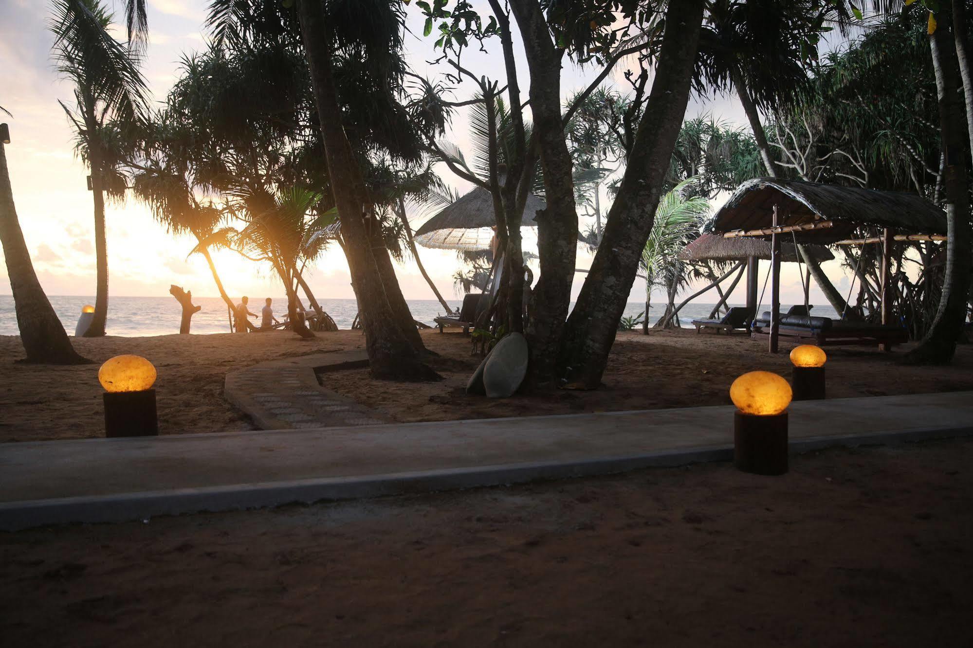 Thejan Beach Cabanas Bentota Buitenkant foto